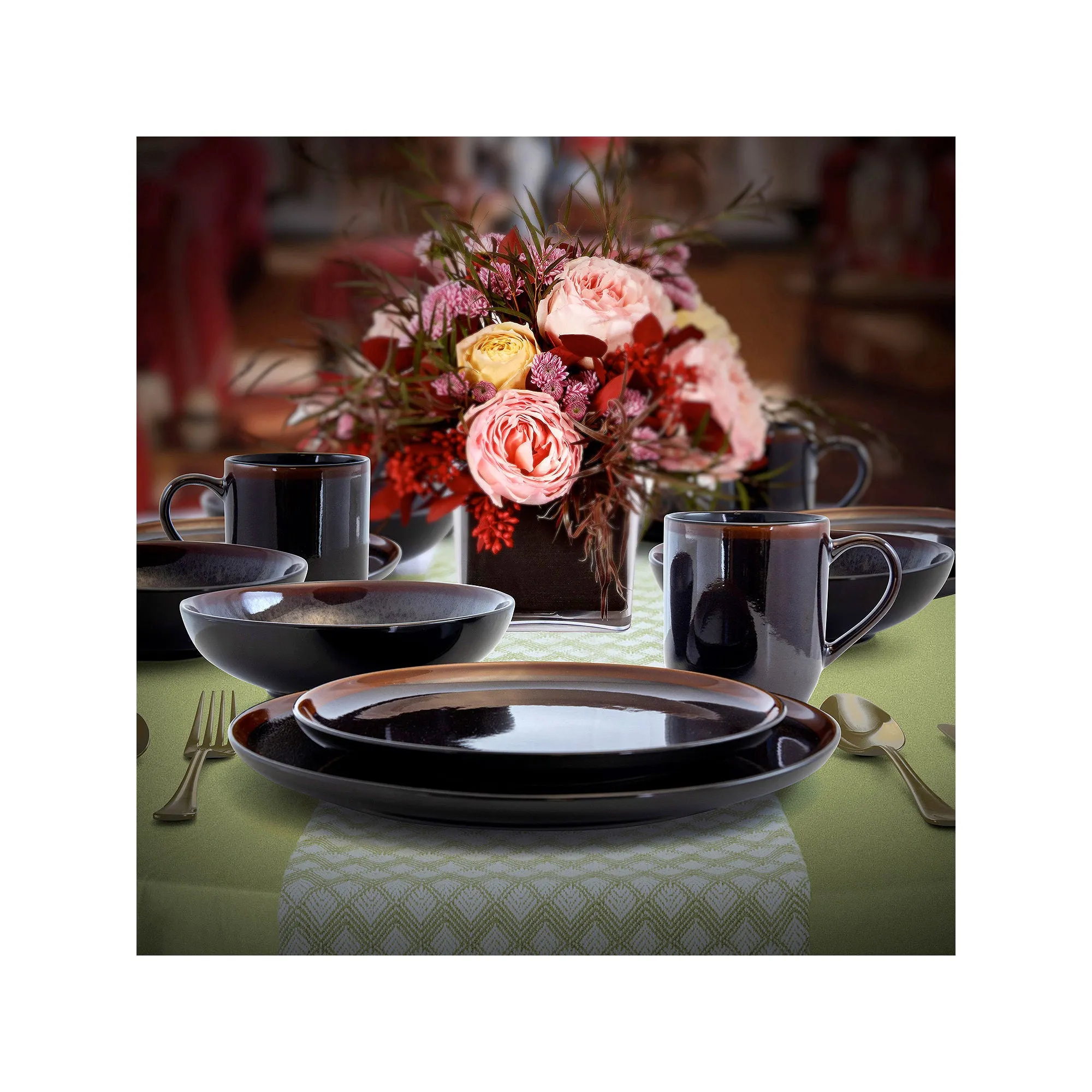 Elama 925112664M Midnight Beach 16 Pieces Round Stoneware Dinnerware Set in Metallic Black