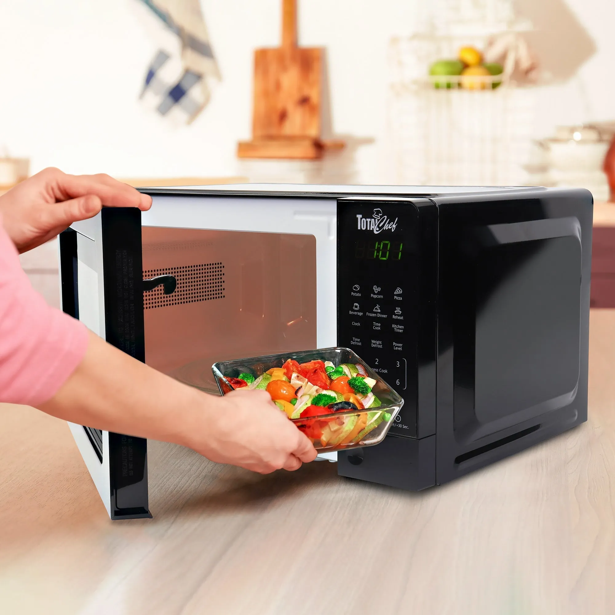 Total Chef Microwave Oven, 700W, 0.7 Cu. Ft., Black, Digital Touchscreen Controls, Child Safety Lock, 6 Pre-set Cooking Modes (Potato, Popcorn, Pizza, Beverages, Frozen Dinners, Reheat, Defrost)